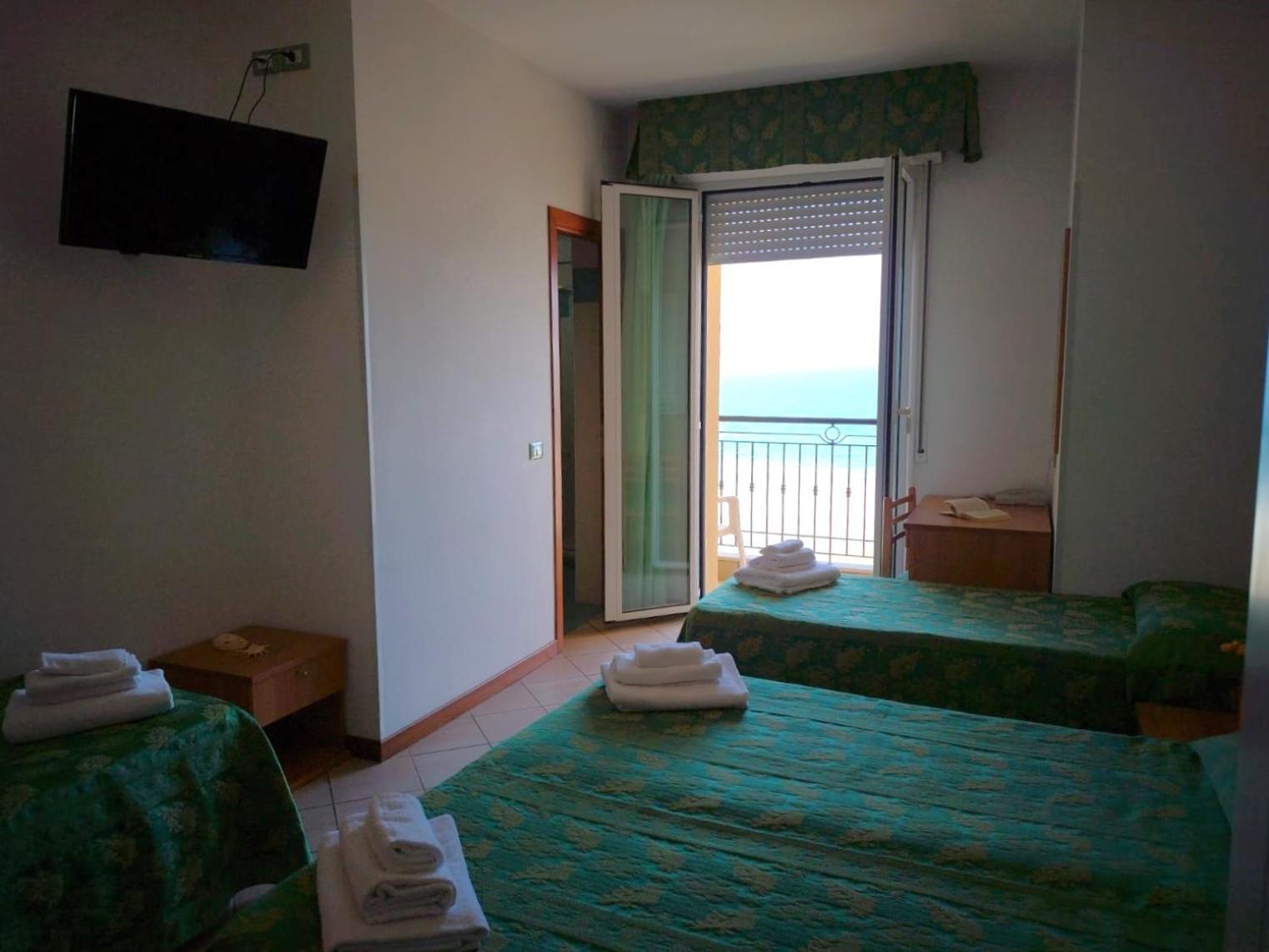 Hotel Belvedere ミザーノ・アドリアーティコ エクステリア 写真