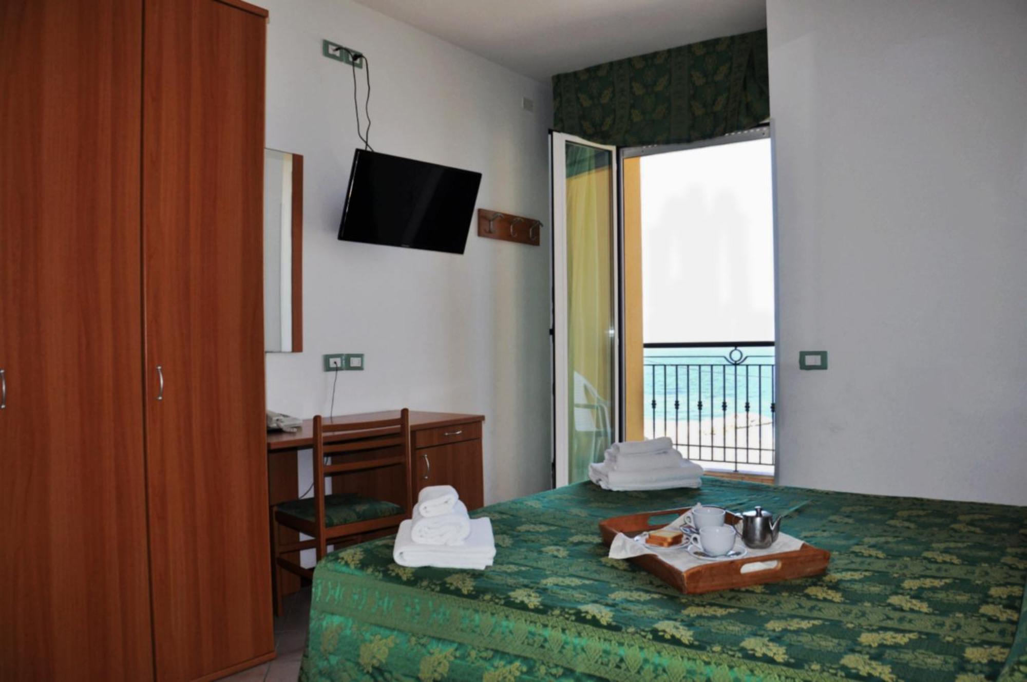 Hotel Belvedere ミザーノ・アドリアーティコ エクステリア 写真
